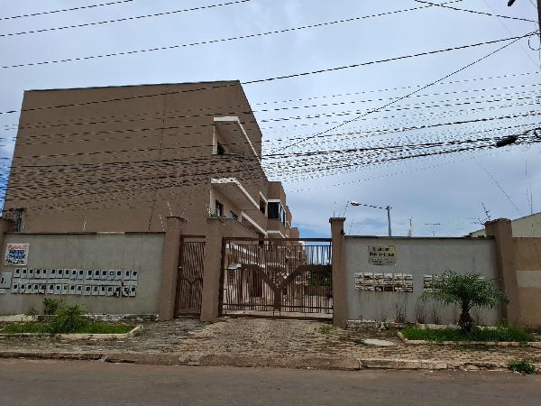 Apartamento em Águas Lindas de Goiás, Parque Da Barragem Setor 04, Quadra 11 A, N. 0, Apto 302, Bl B Vg 17 Lt 13a Conj A Setor 04 Rua, GO. Área: 69.73m2