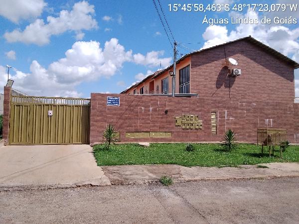 Casa em Águas Lindas de Goiás, Mansoes Odisseia, Quadra 30b, N. Sn, Duplex 03 Lt 13 Av Camargo, GO. Área: 90.72m2