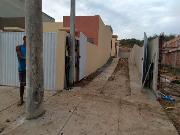 Casa em São Gonçalo, Coelho, Rua Pinheiro Chagas, N. 725, Casa 02,, RJ. Área: 33.41m2