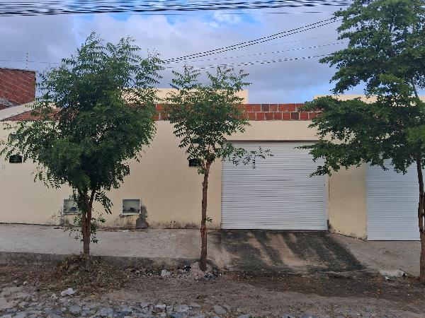 Casa em Horizonte, Bairro Carnaubal, Rua Croacia, N. 53-B, Lt 02 Qd 01, CE. Área: 60.7m2