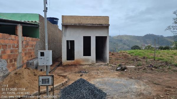 Casa em Carangola, Eldorado, Rua Laura Emilia Costa Dona, N. 195, Lt 19, Qd A, MG. Área: 35.7m2
