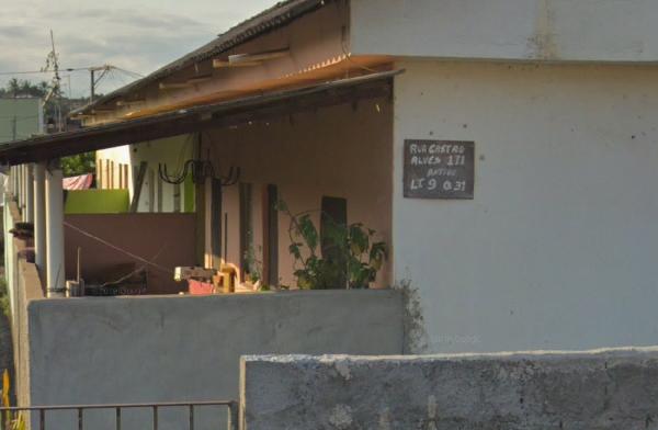 Casa em São Gonçalo, Lagoinha, Rua Castro Alves, N. 171, Cs 01,, RJ. Área: 51.24m2