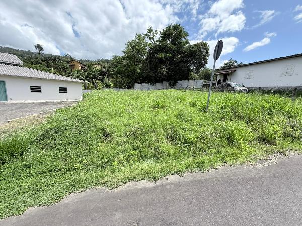 Terreno em Criciúma, Poco Um, Rua Edson Hereditario Colombo, N. Sn, Lt 01, SC. Área: 450m2