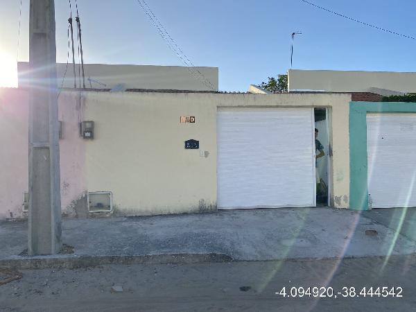 Casa em Horizonte, Carnaubal - Dourado, Rua GrÉCia, N. 68-D, Cs 68-D Lt 05 Qd 01, CE. Área: 60.7m2