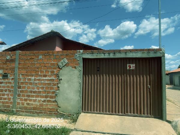 Casa em Demerval Lobão, Cidade Nova, Rua Santa Luzia, N. 127,, PI. Área: 66.5m2