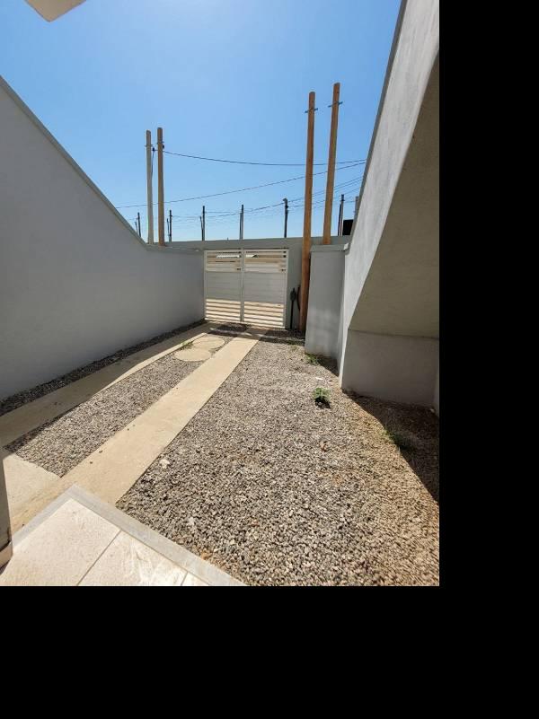 Casa em Nova Iguaçu, Ipiranga, Rua Dez, N. 280, Cs 03, Lt 28, Qd I, RJ. Área: 31.54m2