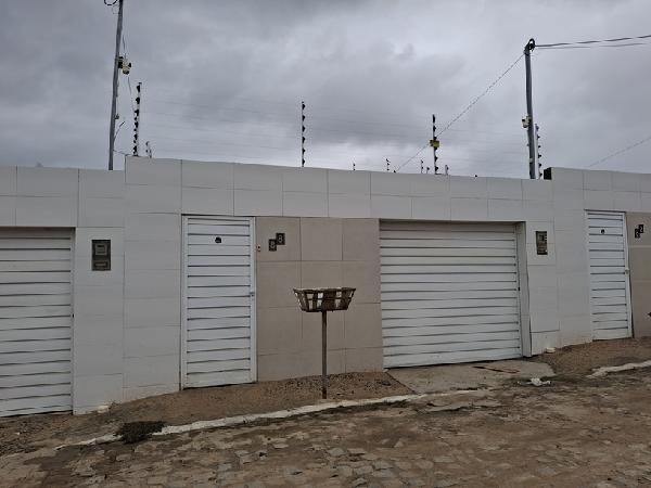 Casa em Santa Cruz do Capibaribe, Malaquias Cardoso, Projetada 09, N. 88, Qd N Lt 05e, PE. Área: 63.42m2