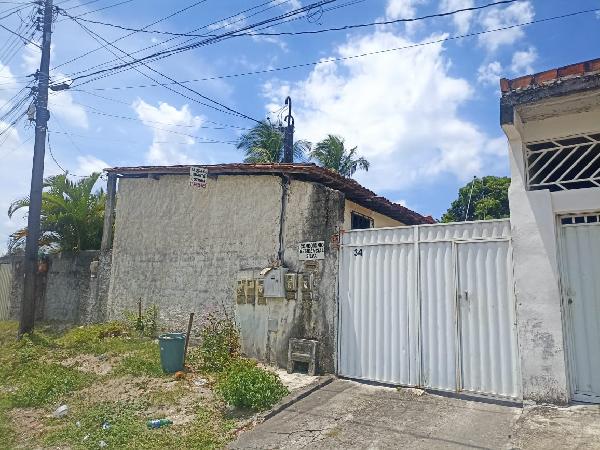 Casa em Dias d'Ávila, Centro, Rua Eurico Sena, N. 34, 01, A, BA. Área: 25m2