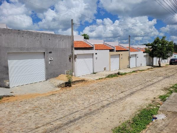 Casa em Horizonte, Vertente, Rua Romenia, N. 35-D, Qd 01 Lt 04, CE. Área: 66.15m2