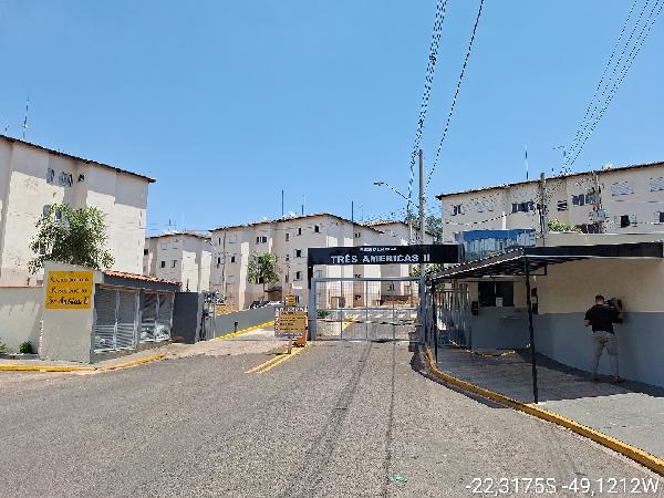 Apartamento em Bauru, Nucleo Habitacional Vereador Edson Franc, Rua Manoel Rodrigues Maduro, N. 4-200, Apto 22, Bl18, SP. Área: 51.77m2