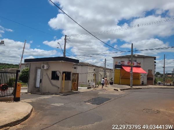 Apartamento em Bauru, Nucleo Habitacional Mary Dota, Rua Pedro Lipe, N. 4-51, Apto 24, Bl 27, SP. Área: 51.77m2