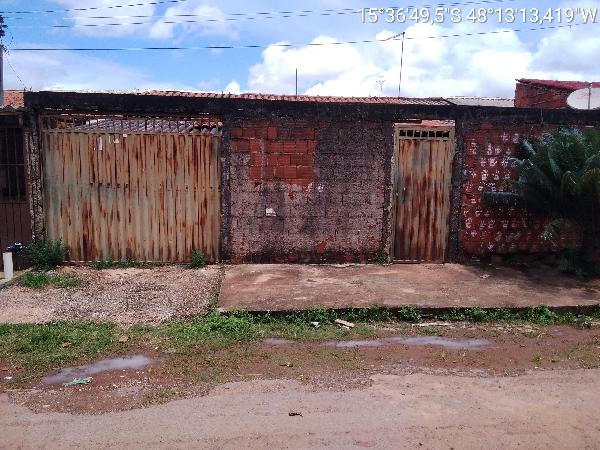 Casa em Padre Bernardo, Ouro Verde, Rua 8, N. 967, Lt 35, Qd 55, GO. Área: 69.7m2
