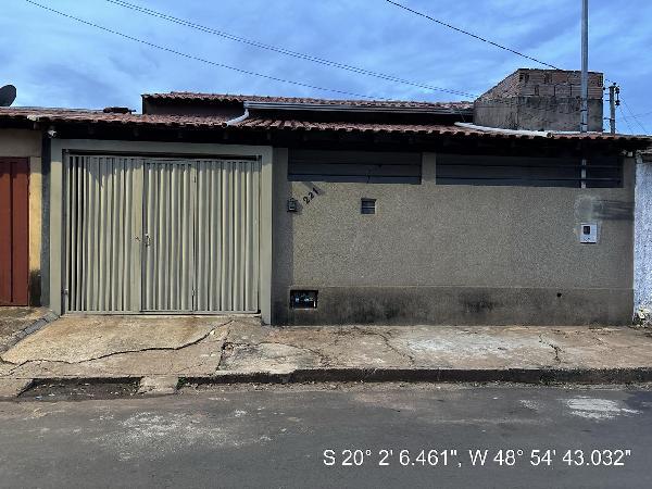 Casa em Frutal, Ipe Amarelo, Rua Eleusa Bandeira Da Silva (Antiga Rua 02), N. 221, Lt 26 Qd 616, MG. Área: 32.25m2