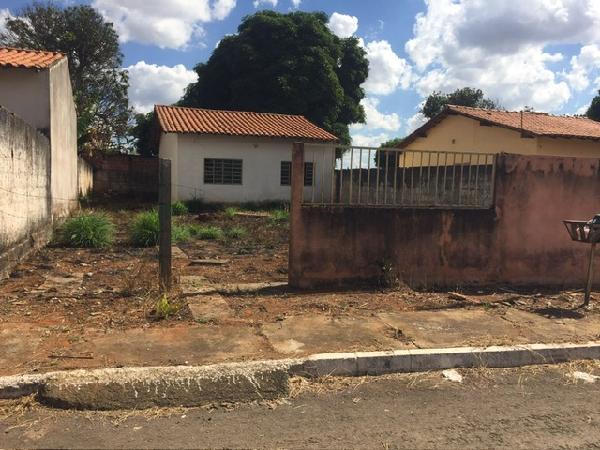 Casa em Luziânia, Parque Industrial Mingone, Quadra Quadra 35, N. S/N, Lt 11 R 10, GO. Área: 51.09m2