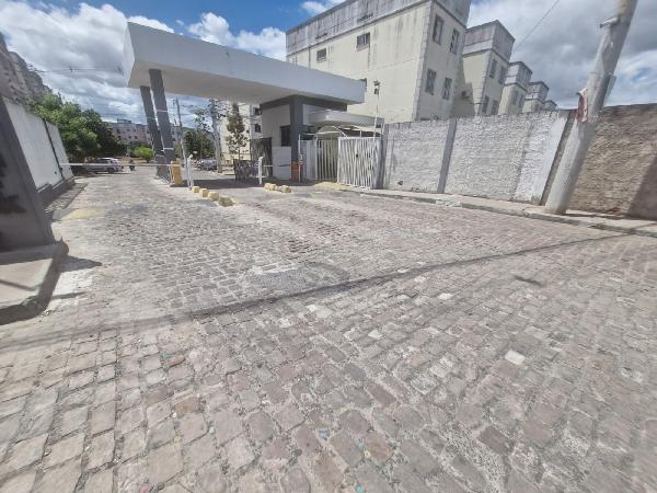Apartamento em Feira de Santana, Calumbi, Rua Itororo, N. Sn, Apto 201, Bl 03 Qd K, BA. Área: 42.91m2