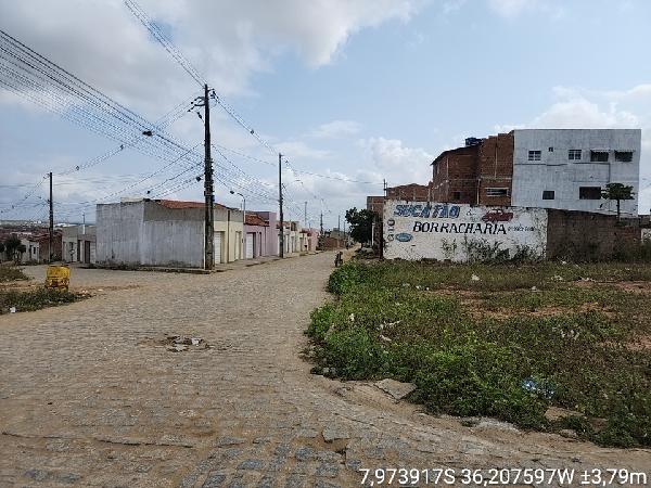 Casa em Brejo da Madre de Deus, Sòo Domingos, Rua Projetada, N. 114, Lt10, Qd F, PE. Área: 50m2