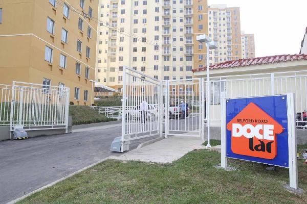 Apartamento em Belford Roxo, Areia Branca, Rua Carolina Ferreira, N. 192, Apto 1401, Bl 04, Lt C, RJ. Área: 53.77m2