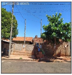 Casa em Santa Mônica, Centro, Rua Suplicy De Lacerda, N. Sn, Lote 11, Qd 87-A, PR. Área: 47.29m2