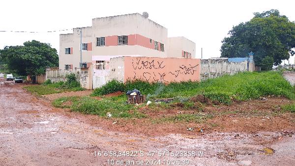 Apartamento em Cidade Ocidental, Parque Napolis A, Quadra 11, N. Sn, Apto 4, Terreo Lt 27, GO. Área: 51.76m2