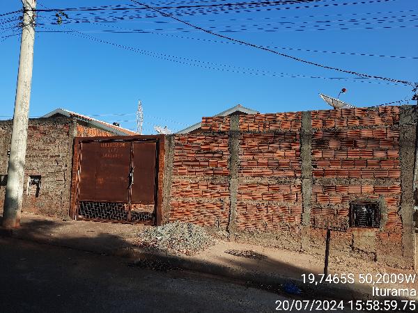 Casa em Iturama, Centro, Avenida 01, N. 204, Lt 05 Qd 02, MG. Área: 45.16m2