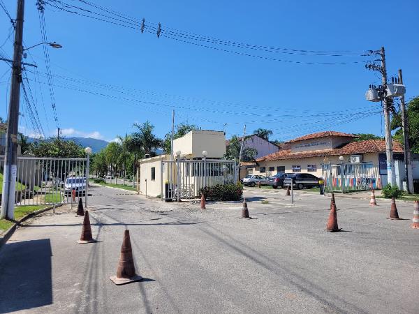 Casa em Nova Iguaçu, Campo Alegre, Rua Doutor Albert Sabin, N. Sn, Cs 41, RJ. Área: 57.56m2