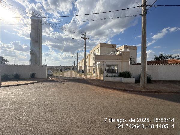 Apartamento em Araraquara, Jardim Dos Oitis, Rua Jose Maria Ferreira Brandao, N. 1071, Apto 43, Bloco 06, SP. Área: 45.72m2