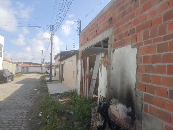 Casa em Feira de Santana, Tomba, Rua H, N. 36, ., BA. Área: 52.61m2