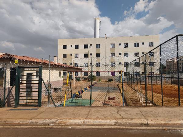 Apartamento em Luziânia, Loteamento Raquel Pimentel, Rua Rp3, N. Sn, Apto 201, Bl H, Qd 12, Lt 01, GO. Área: 46.23m2