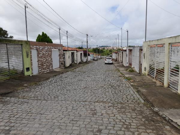 Casa em Serrinha, Alto Do Recreio, Rua D, N. 15, Lt 12 Qd Ii Lot Boa Esperanca, BA. Área: 57.86m2