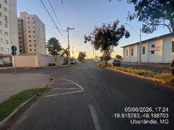 Apartamento em Uberlândia, Morumbi, Avenida Felipe Calixto Milken, N. 535, Apto 203, Bl 08 Vg 71 Lt 01a Qd 78, MG. Área: 44.75m2
