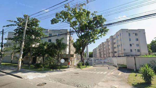 Apartamento em Rio de Janeiro, Santa Cruz, Estrada Da Pedra, N. 2243, Apto 512, Bl 04, RJ. Área: 41.27m2