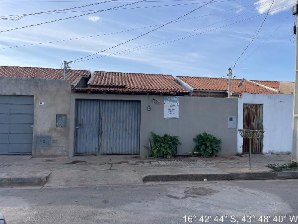 Casa em Montes Claros, Residencial Golden Village, Rua Martin Francisco, N. 561, Lt 37 Qd 05, MG. Área: 50.6m2
