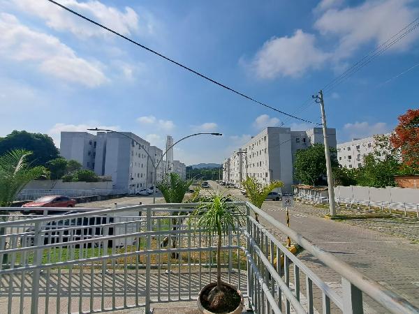Apartamento em São Gonçalo, Pacheco, Estrada De Sao Pedro, N. 530, Apto 304, Bl 17, RJ. Área: 52.73m2