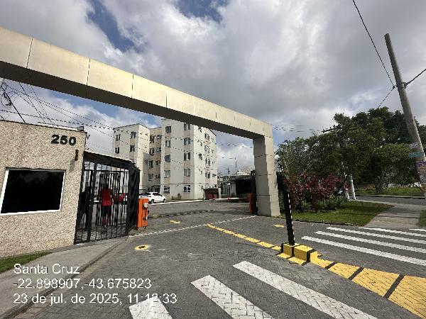 Apartamento em Rio de Janeiro, Santa Cruz, Rua Projetada A, N. 250, Apto 301, Bl 11, RJ. Área: 44.22m2