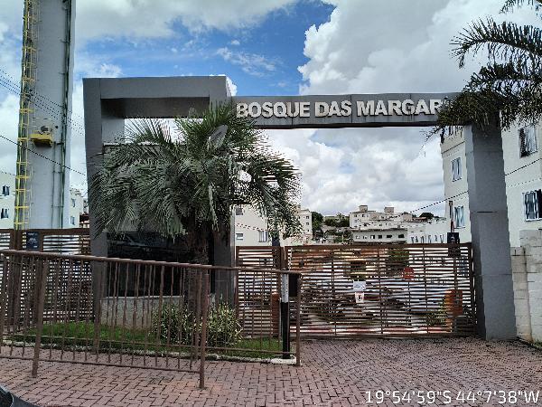 Apartamento em Contagem, Sapucaia Ii, Rua Diamante, N. 850, Apto 404, Bl 07, MG. Área: 41.85m2