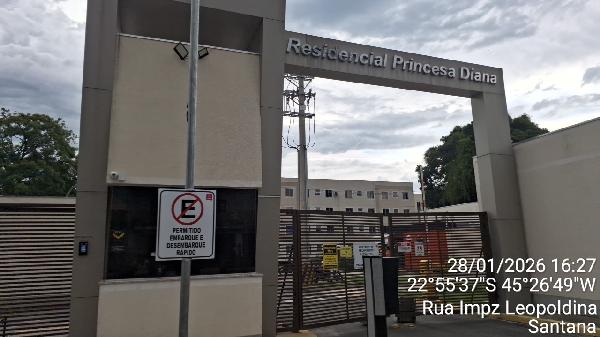 Apartamento em Pindamonhangaba, Santana, Rua Imperatriz Leopoldina, N. 129, Apto 303, Bl 05 Vg 15, SP. Área: 39.3m2