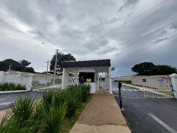 Apartamento em Campo Largo, Ouro Verde, Rua Caetano Munhoz Da Rocha, N. 1080, Apto 201, 2º Pavimento Bloco 10 Vaga 369, PR. Área: 40.31m2