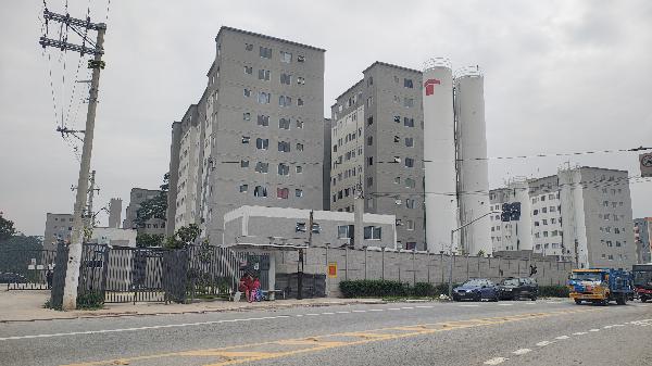 Apartamento em São Paulo, Jardim Helian, Avenida Adriano Bertozzi, N. 850, Apto 13, Bl 08 Subcon 03 Lt 02 His 02, SP. Área: 40.2m2