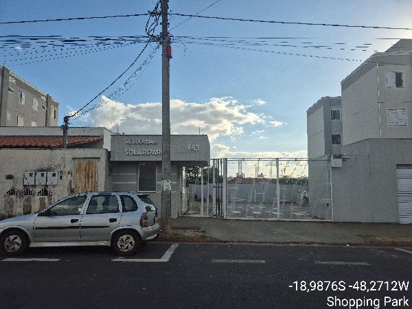 Apartamento em Uberlândia, Shopping Park, Avenida Ministro Homero Santos, N. 280, Apto 204, Bl C Ld B, MG. Área: 43.05m2