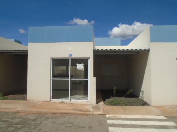 Casa em Uberlândia, Loteamento Residencial Pequis, Avenida Aguia-Pescadora, N. 88, Casa 14, 0218 A, MG. Área: 71.09m2
