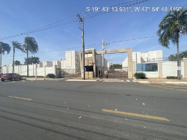 Apartamento em Uberaba, Vila Arquelau, Rua Outono, N. 250, Apto 304, Bl 15 Vaga 219, MG. Área: 39.3m2